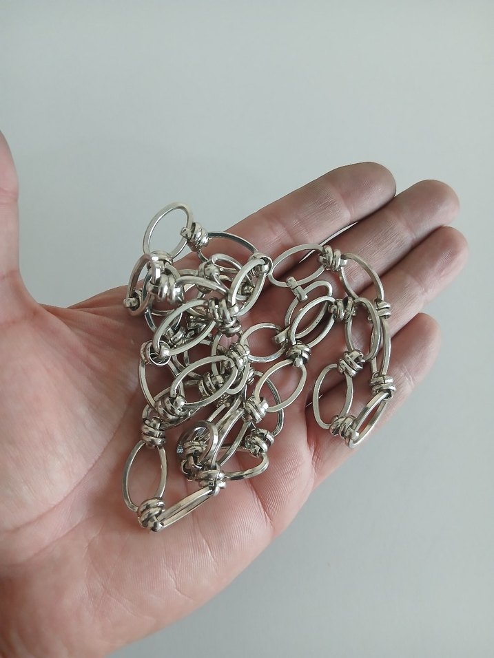 Gri Zincir Detaylı Kadın El Zinciri - Görsel 3