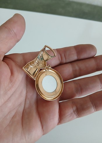 American Vintage Zincir Detaylı Parlak Bej Broş