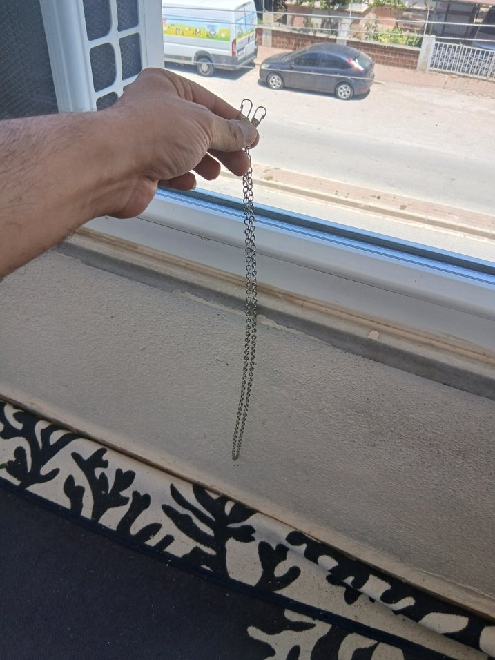 Gri Zincir Detaylı Kadın El Zinciri - Görsel 3