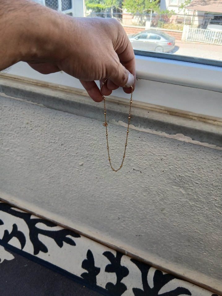 Altın Renkli Minimalist Kadın El Zinciri - Görsel 3