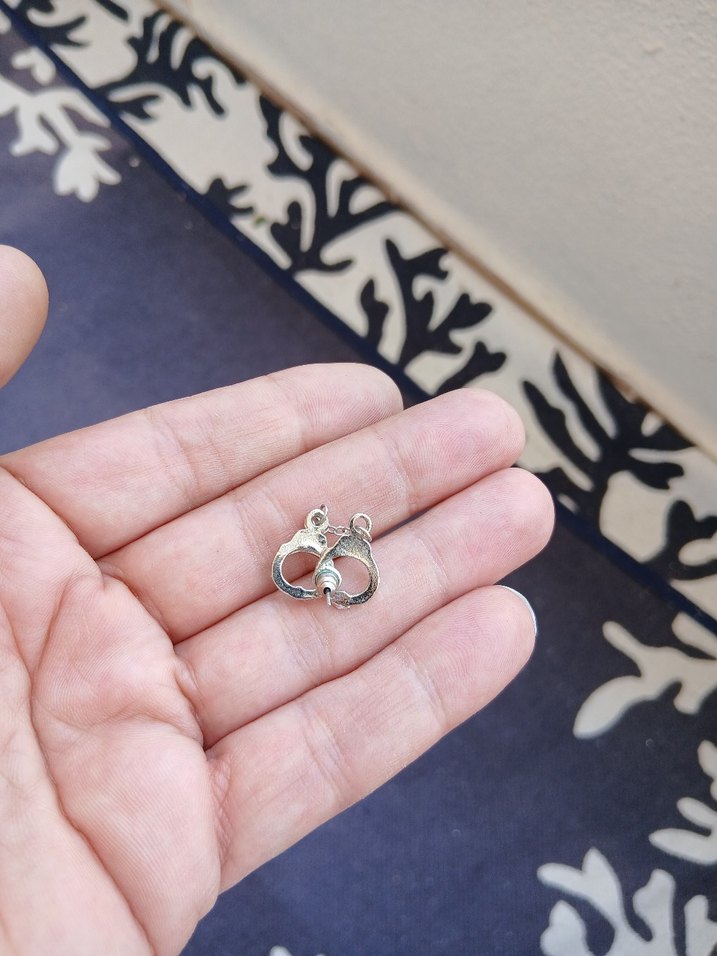 Parlak Bej Biker Erkek Küpeleri - Görsel 2