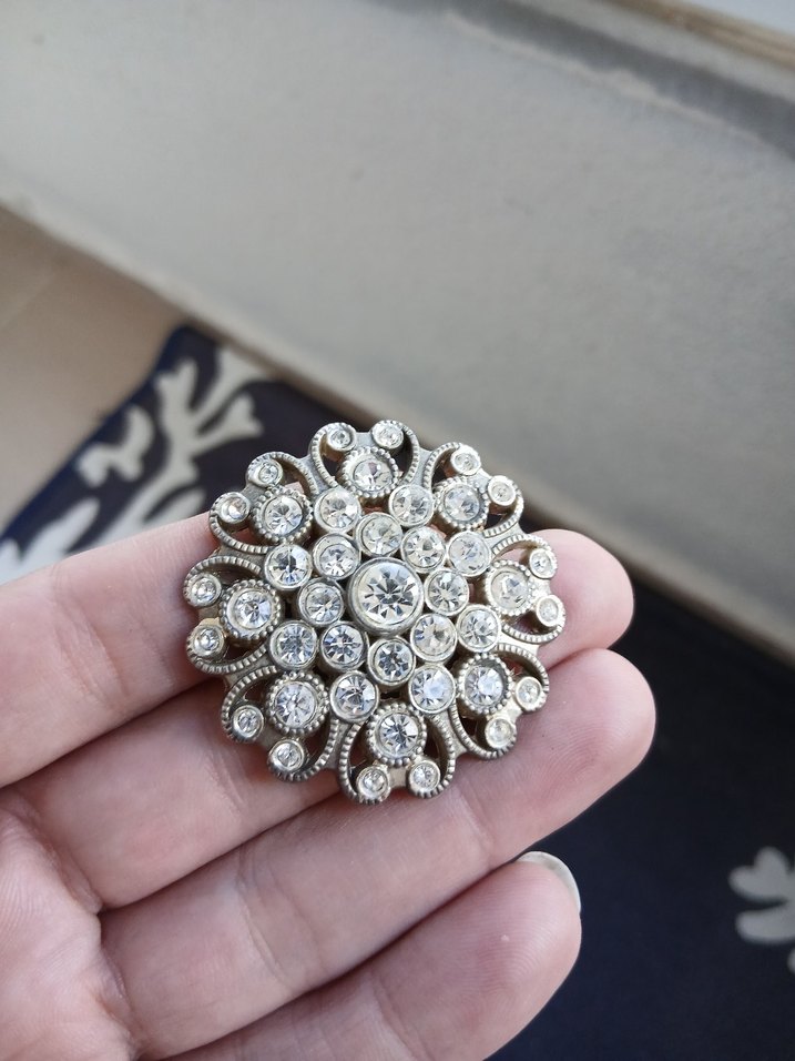 Vintage Beyaz Çiçekli Payetli Broş - Görsel 5