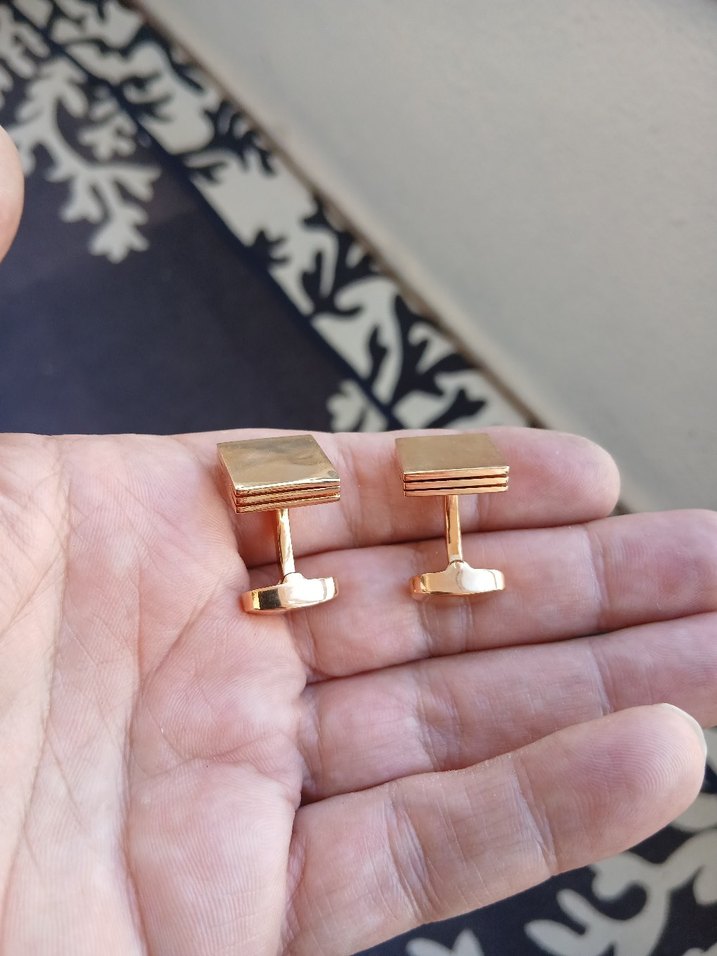 Minimalist Altın Renkli Tokalı Kadın Kol Düğmesi - Görsel 2