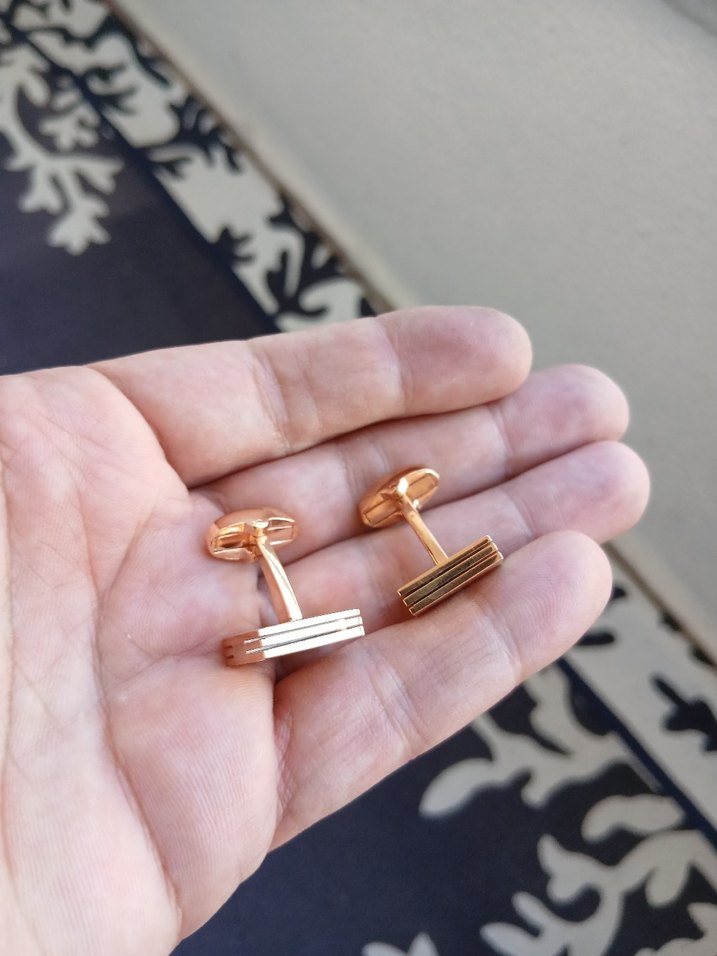 Minimalist Altın Renkli Tokalı Kadın Kol Düğmesi - Görsel 3