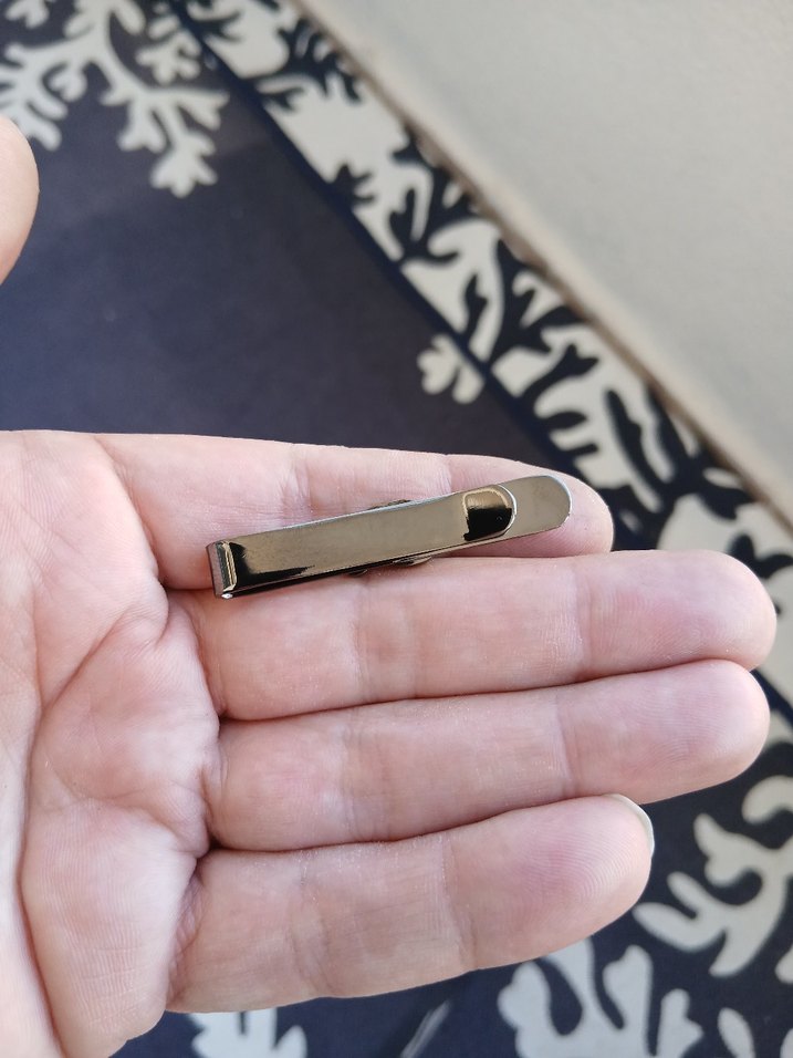 Gri Parlak Yılan Desenli Tokalı Kadın Kol Düğmesi - Görsel 2