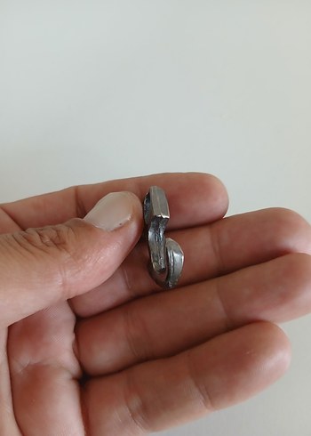 Gri Minimalist Rock Punk Erkek Küpesi - Görsel 2