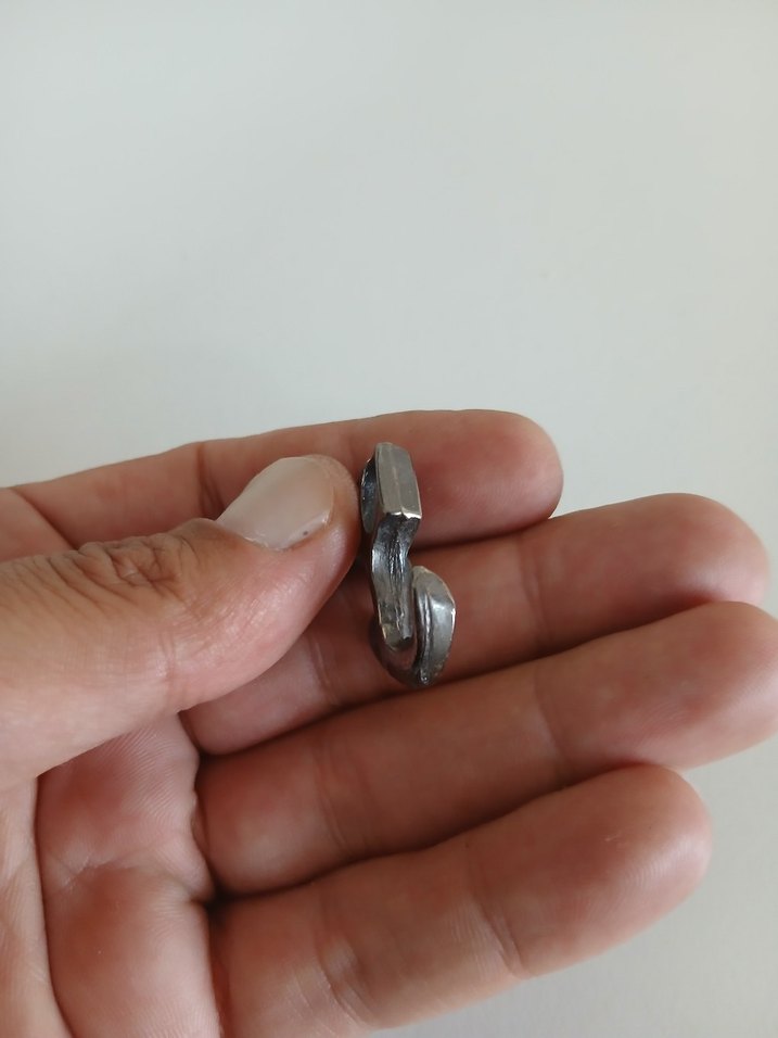 Gri Minimalist Rock Punk Erkek Küpesi - Görsel 2