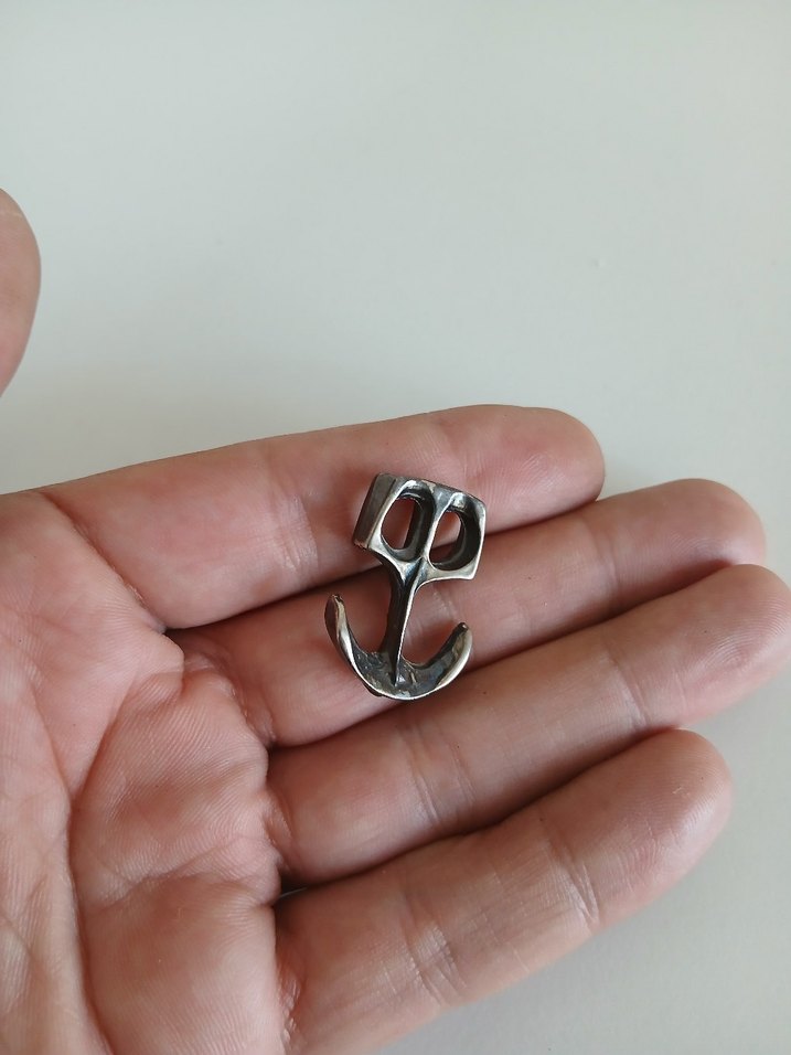 Gri Minimalist Rock Punk Erkek Küpesi - Görsel 3