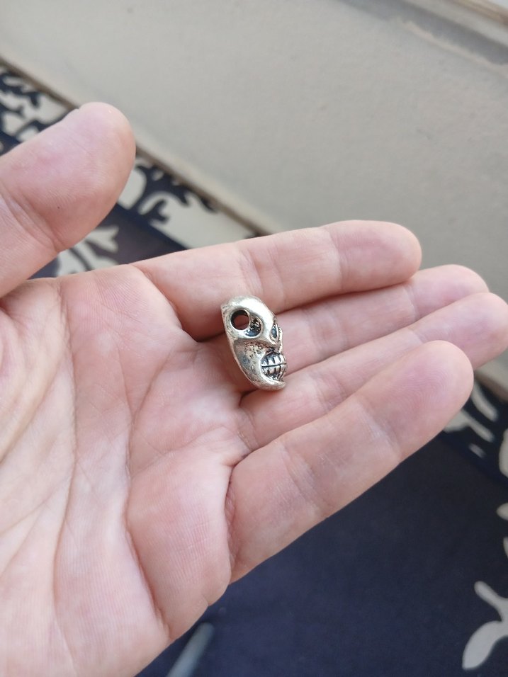 Gri Kafatası charm yada kolye ucu - Görsel 3