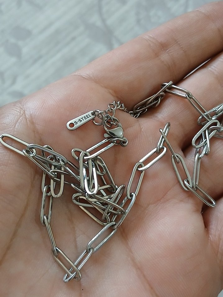 Gri Zincir Detaylı Kadın El Zinciri - Görsel 2