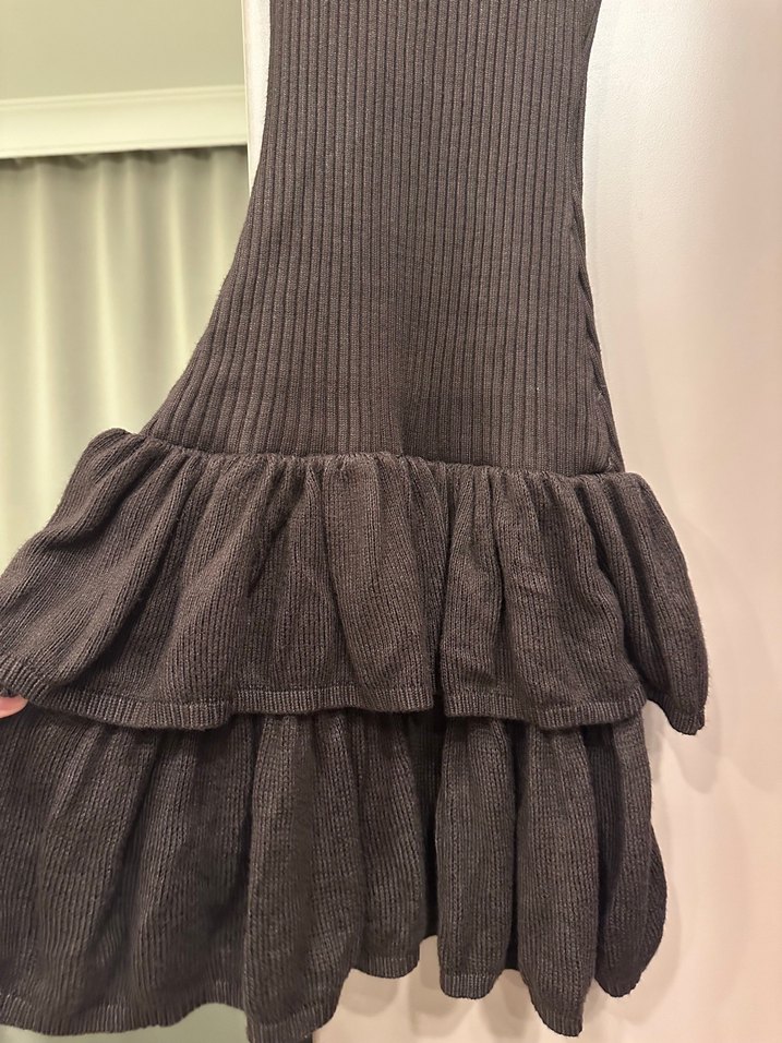 Kolsuz Siyah Triko Elbise, Fırfırlı, Uzun - Görsel 3