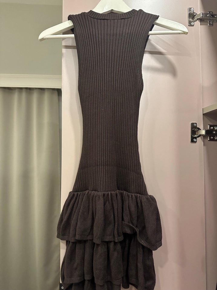 Kolsuz Siyah Triko Elbise, Fırfırlı, Uzun - Görsel 2