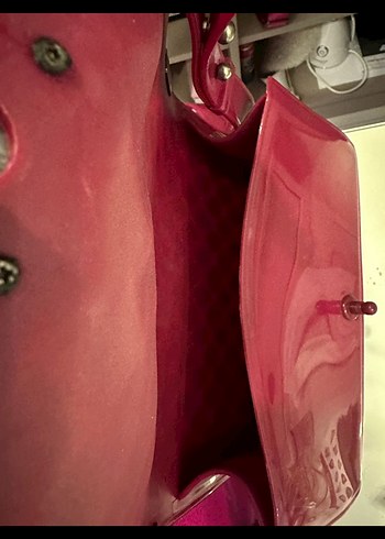 Zincir Detaylı Parlak Pembe Deri Kadın Çanta - Görsel 5