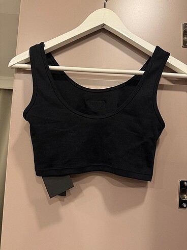 s Beden Prada crop atlet