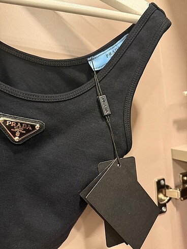 m Beden Prada crop atlet