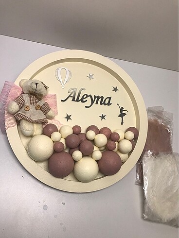 Bebek kapı süsü ve takı yastığı