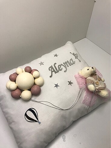 Zara Home Bebek kapı süsü ve takı yastığı