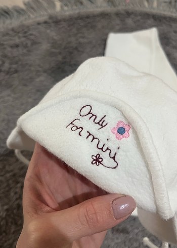 Beyaz Nakışlı Çocuk Bere ve Atkı Seti - Görsel 2