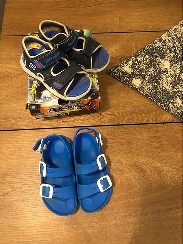 25 Beden mavi Renk Skechers ve birkenstock sandalet
