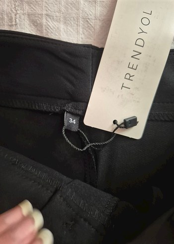 Trendyol & Milla Düğmeli Siyah Yüksek Bel Mini Şort