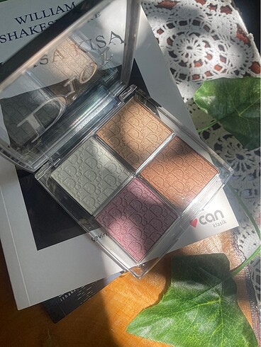 Dior Highlighter Paleti