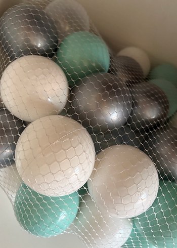 Turkuaz, Gri ve Beyaz Oyun Topları - Görsel 2