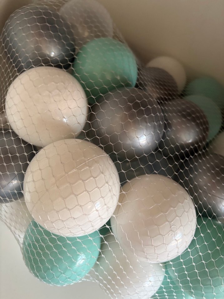 Turkuaz, Gri ve Beyaz Oyun Topları - Görsel 2