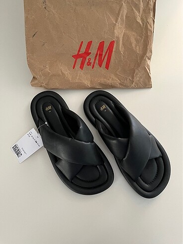 H&M Etiketli Siyah Deri Terlik (38)