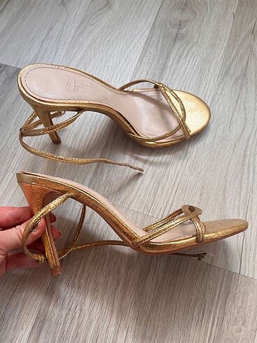 Zara Gold ince topuklu ayakkabı (35)