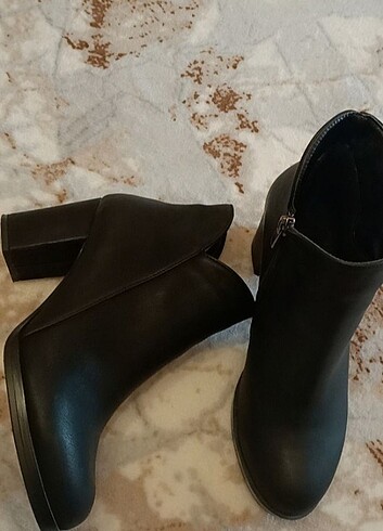 Zara KADIN TOPUKLU BOT