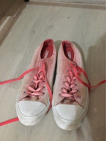 Pembe converse