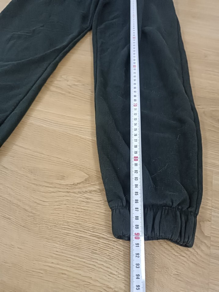 Merve'ye orijinal eşofman altı siyah resimde görüldüğü gibi - Görsel 2