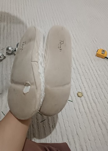 Beyaz Peluş Kız Ev Terliği - Görsel 3