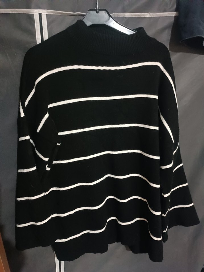 Siyah Beyaz Çizgili Kadın Triko Kazak - Görsel 2