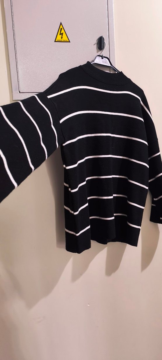 Siyah Beyaz Çizgili Kadın Triko Kazak - Görsel 5