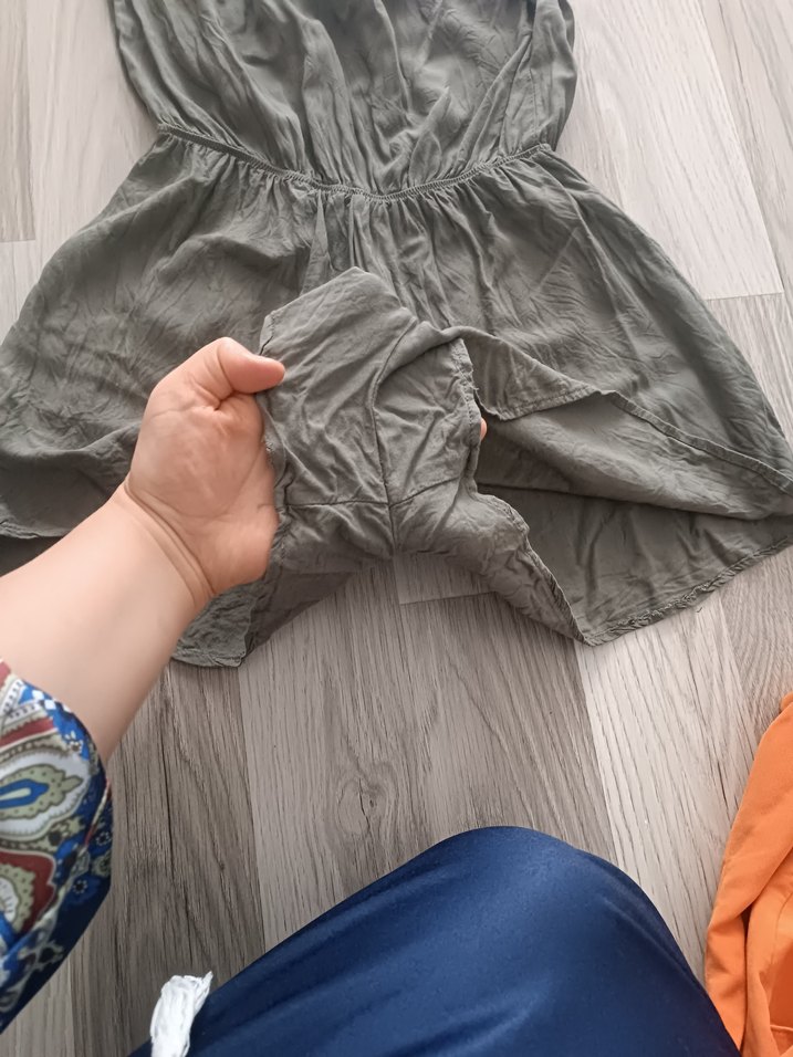 HM markadır Gri Keten Straplez Mini Tulum - Görsel 4