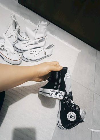 Converse orjinal Converse ayakkabı sıfırdır ipi yok sadece resimde l