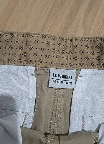 8 Yaş Beden Lcwakiki pantolon keten markadır