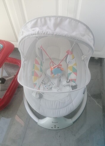 Elektrikli kendi kendine sallanan ana kucağı 