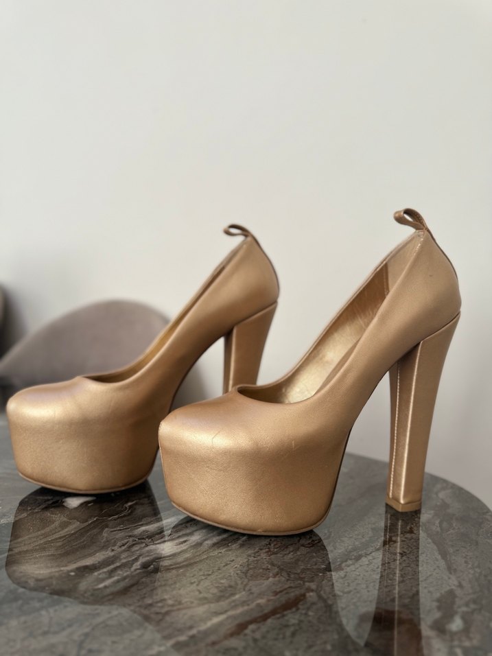 Bej Parlak Stiletto Topuklu Kadın Ayakkabı - Görsel 3