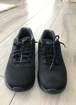 36 Beden siyah Renk Skechers spor ayakkabı