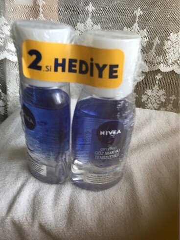 Nivea göz makyaj yemizleyici