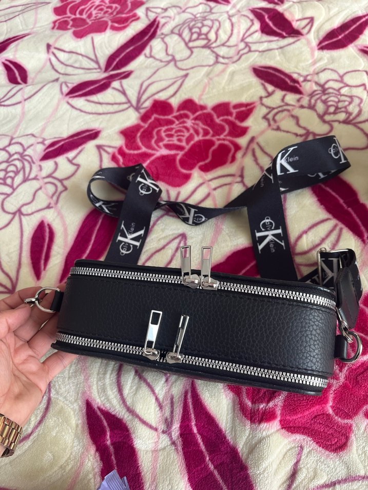 Calvin Klein Siyah Deri Kadın Bel Çantası - Görsel 2