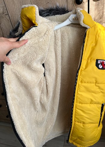 Sarı Kapüşonlu Çocuk Mont - Görsel 2