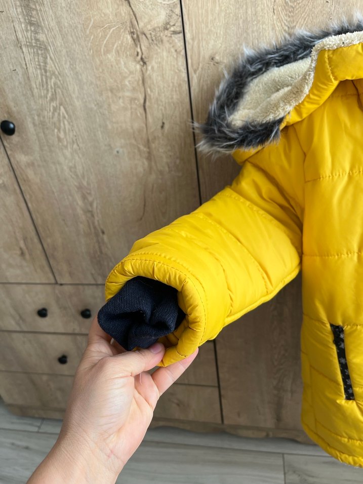 Sarı Kapüşonlu Çocuk Mont - Görsel 3