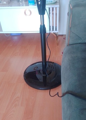 Siyah Ayaklı Elektrikli vantilatör