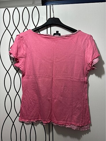 Diğer kol detaylı pembe tshirt