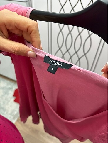 s Beden kol detaylı pembe tshirt
