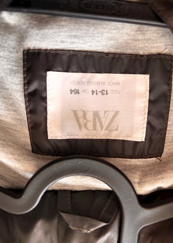 13-14 Yaş Beden gri Renk Zara 13-14 yaş 184 cm yağmurluk