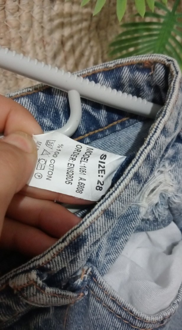 Kadın Mavi Yırtık Bol Kesim Denim Pantolon - Görsel 2